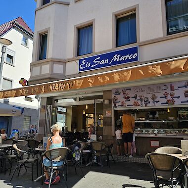 Außenansicht des Eiscafés San Marco