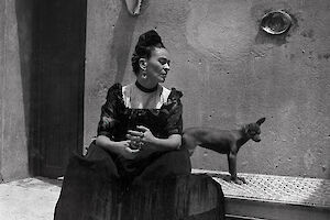 Frida Kahlo, fotografiert von Lola Álvarez Bravo, ca. 1944